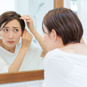 髪質改善って抜け毛に効果はある?ぺたんこ髪をふんわりヘアに育てよう